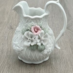 ** Vintage Beautiful Porcelain Creamer With White & Pink Roses **